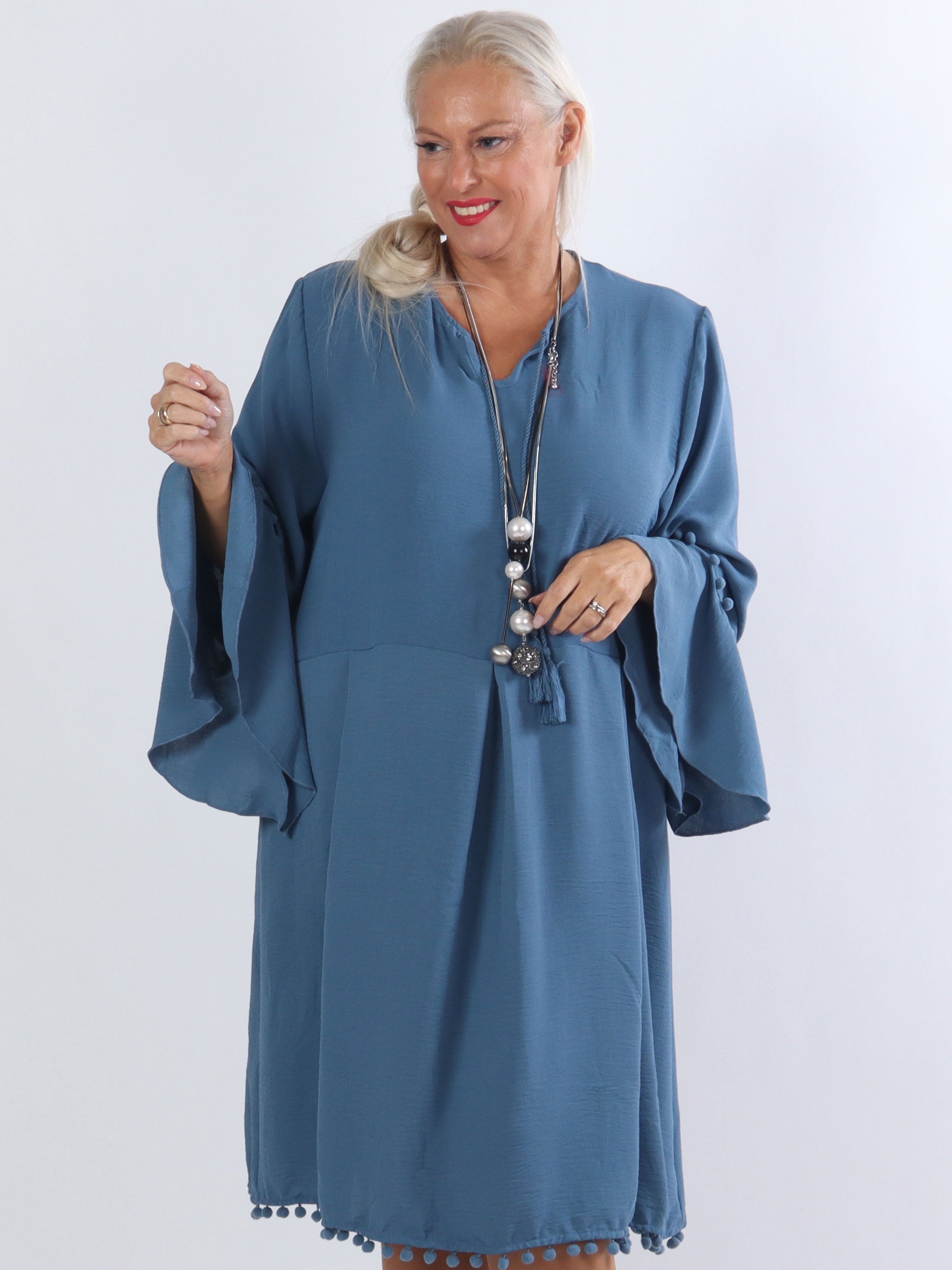Matilda - Fin plus size kjole med pompoms